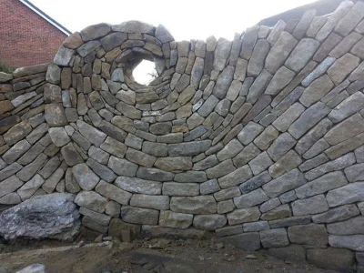 zyyx - Spiralny kamienny mur. 
Wykonawca: Johnny clasper-stonemason/sculptor

#cie...