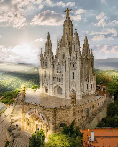 Castellano - Temple Tibidabo - Kościół Serca Jezusowego. Barcelona Hiszpania
foto: S...