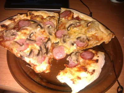 Engell - #gotujzwykopem moja własna pizza obiadowo kolacyjna <3 #kochamgotowac #pizza...