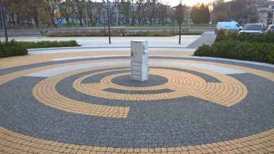 zwirz - Pierwszy w Polsce pomnik prądu trójfazowego postawiono w Radomiu. Niby niepoz...