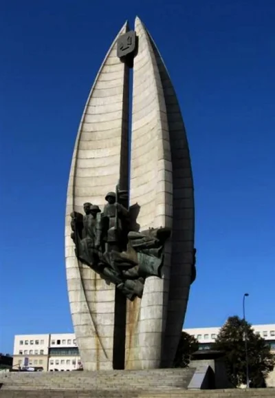 aaadam91 - @TauCeti: A to słynny pomnik bohaterów 
zbudowany w 1993r. dla dla upamię...