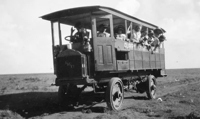 N.....h - Szkolny bus w Nowym Meksyku.
#fotohistoria #1920