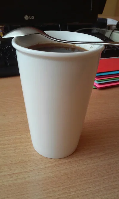 Karolinkaaa - Kawo ratuj... Bo zaraz zjadę pod biurko. 
#pracabaza #kawa