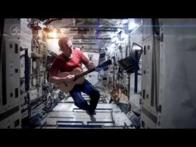 Quavitor - David Bowie - Space Oddity w wykonaniu Chrisa Hadfielda w kosmosie.