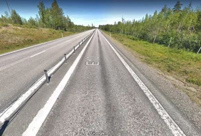 ericflat - Kiedyś jadę sobie po środkowej Szwecji taką drogą jak na zdjęciu. Nie przy...
