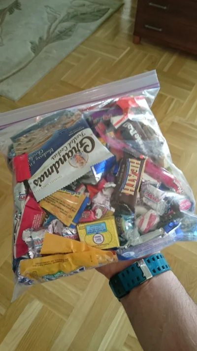 G.....k - @pureunit: Może torbę słodyczy? Chyba kilo.
