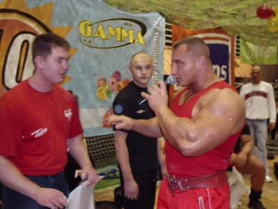 wojciech-ogien - 12 lat temu na pokazie z pudzianem w jeansach zaliczone 200kg w mart...