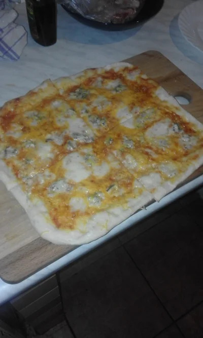 Mentosvv - Pizza cztery sery.
#pizza #gotujzwykopem