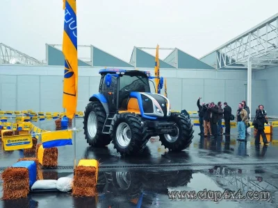 hqvkamil - New Holland NH2 

#traktorboners