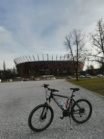 ArekJ - Stadion Narodowy! Fajnie, tylko szkoda że blachosmrody są. Powinna być niedzi...