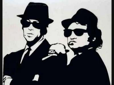 l.....a - Sama w pracy, na talerzu buła i kiełbasa, a na słuchawce: Blues Brothers. :...