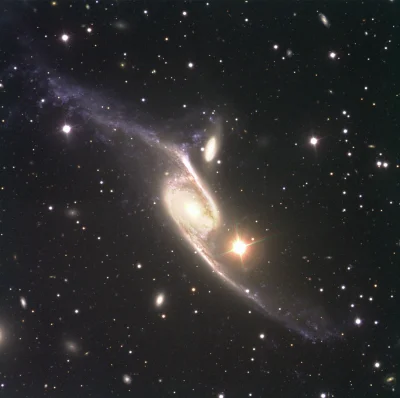 d.....4 - NGC 6872 i IC 4970 (nieco powyżej środka)

#kosmos #astronomia #conocjednag...