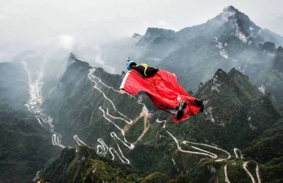 Pabick - Prekursor wingsuit ( ͡º ͜ʖ͡º)
Facet wyprzedził o 100 lat swoje czasy (⌐ ͡■ ...