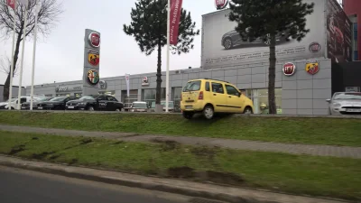szynall - #wroclaw #heheszki #miszczparkowania Taka sytuacja z dziś z salonu samochod...