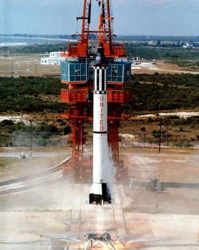 d.....4 - 5 maja 1961 - start rakiety Redstone z kapsułą Mercury (Freedom 7). 

Misja...