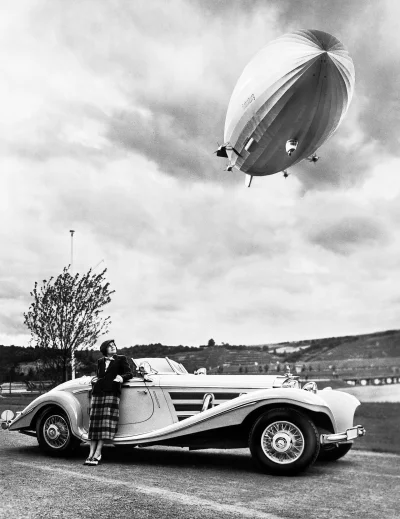 Plupi - Na dole piękny Mercedes-Benz 540K, a nad nim Hindenburg od Zeppelina.



#sam...