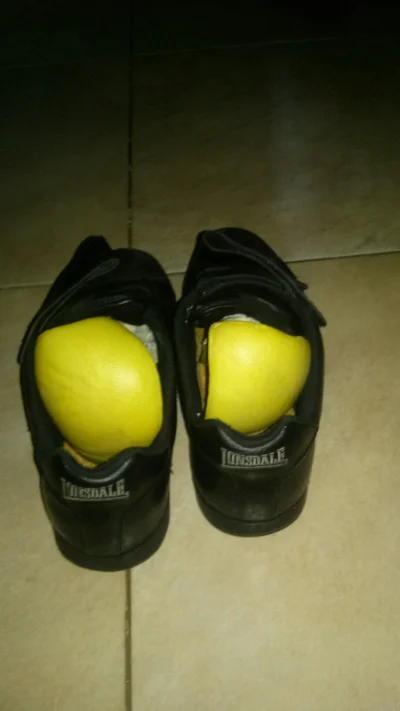 KuwbuJ - Genialny pomysł taty na odświeżenie butów. #halokopytaciwalo