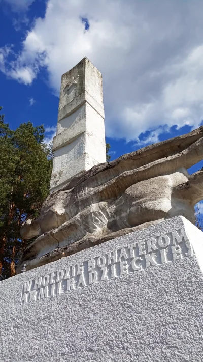 n.....c - Radziecki cmentarz jeńców wojennych w Wielkiej Nieszwce
Geolokalizacja 52°...