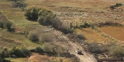 Mesk - M58 Mine Clearing Line Charge (MICLIC) oczyszcza przejście przez pole minowe 
...