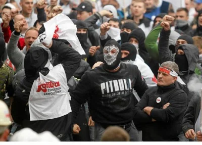 piotr1900 - Cóż tacy Panowie przychodzą czasami do sklepów po haracz czasem dziecko p...