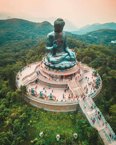 Castellano - Ogromny posąg Buddy
Lantau, Hong Kong
#fotografia #earthporn