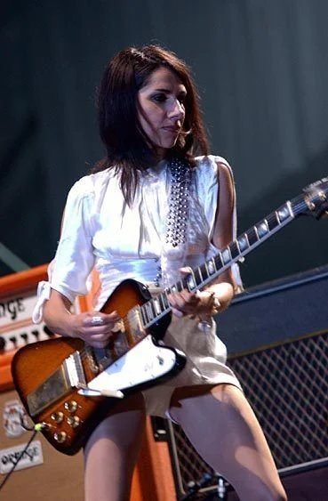 a.....s - PJ Harvey 
#kobietyzgitarami #pjharvey