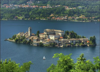 Sensitive - Wyspa San Giulio, Włochy


 Jest niewielką wysepką leżącą w południowej c...