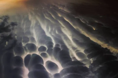 Powstaniec - Mammatus cloud, Katmandu, Nepal, 18 kwietnia 2016

Mammatus (znane też...