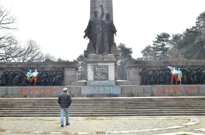 szyp - @CherryJerry: tutaj (dużo zdjęć) inny pomalowany pomnik. Polsko-Ukraińskie bar...