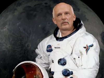 Manganianek - Janusz wylądował

#kosmonauta #fruwa