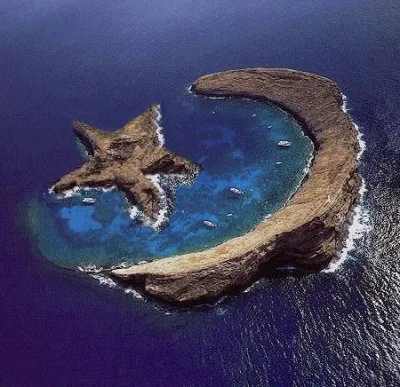 kono123 - Molokini naturalna gwiazda i półksiężyc, Hawaje

#ciekawostki #hawaje #wy...