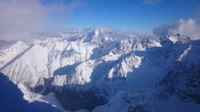 KubekKibicaReprezentacji - #rysy #tatry #gory 
Niedzielny widok ze szczytu Rys. Czas...