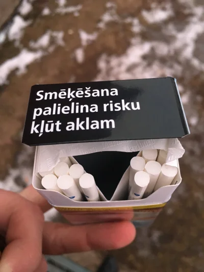 johanlaidoner - Łotwa- zmniejszona paczka papierosów Marlboro- niewielki napis na pac...