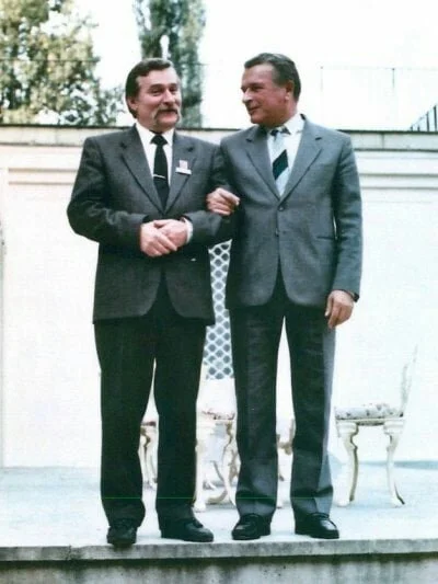 Willy666 - Lech Wałęsa i Ronald Reagan, koloryzowane, 1985 r.
#heheszki #bekazwalesy