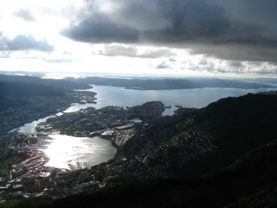 i.....j - Pierwsze zdjęcie to Bergen w Norwegii. Tu moje skromne z innej perspektywy....