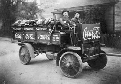 G.....t - Wóz dostawczy Coca-Cola w 1909 roku. 

#cocacola #historia #fotohistoria #u...