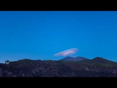 namrab - Time lapse z Teneryfy z uchwyconym bardzo rzadkim obłokiem soczewkowatym wis...
