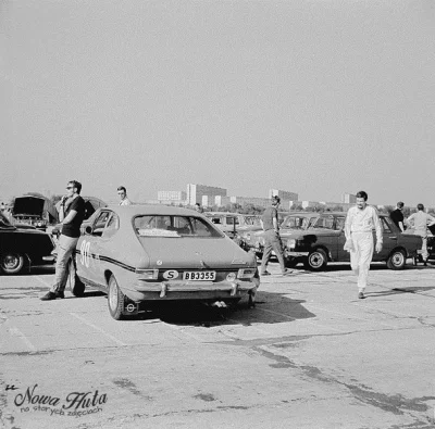 DerMirker - Wyścigi samochodowe w latach 60. na lotnisku w Czyżynach (Rakowice). Podc...