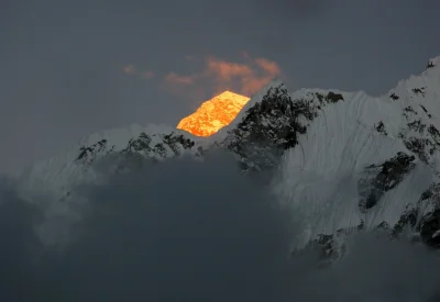 enforcer - Mount Everest wyglądający jak góra ze złota.
#ciekawostki #earthporn