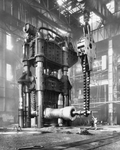 myrmekochoria - Prasa hydrauliczna w zakładach Kruppa w Essen, Niemcy 1928 rok.

#s...