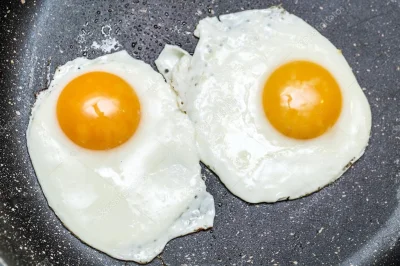 Kurisutofa - Są różne sposoby jedzenia jajek - ja nie jem żółtek, a Michał białek. ( ...