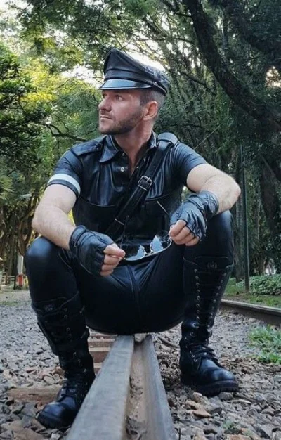 Lukardio - #ladnypan #leathermen #mrleather