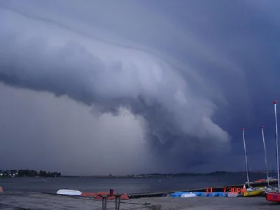 cielo - Takie zdjęcie zrobiłem kiedyś w Pucku. Zbieraliśmy potem Omegi z plaży ( ͡° ͜...