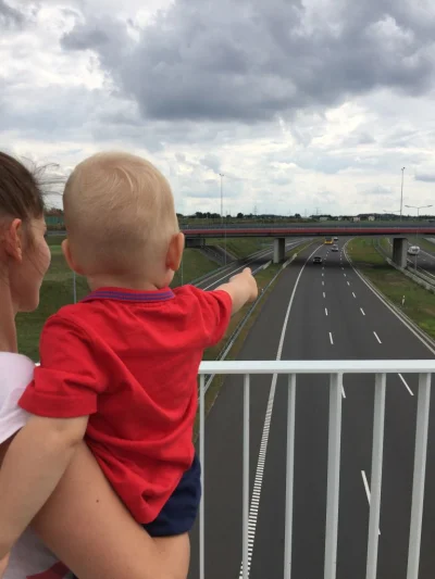 mattcabb - Polecam spacer nad autostradą. Można zobaczyć szybkie auta, motory, ciężar...