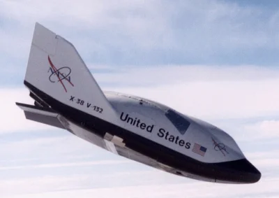 d.....4 - Prototyp X-38, pojazdu NASA służącego do sprowadzania ludzi z ISS z powrote...
