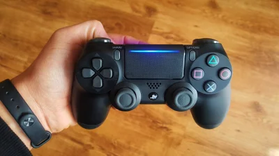 hemikalik - Miał być Xbox ONE a w końcu padło na #PS4 Slim.