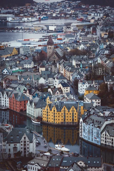 iwarsawgirl - Ålesund, Norwegia, fot. Johannes Hulsch

#cityporn #fotografia #norwegi...