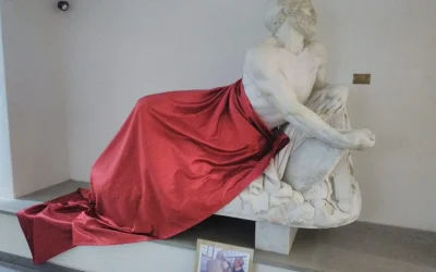 IMPERIUMROMANUM - NA CZAS MUZUŁMAŃSKIEJ KONFERENCJI W ITALII ZASŁONIĘTO NAGI POSĄG WO...