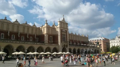 j.....e - Sukiennice w Krakowie, bardzo ładny (i głośny) rynek.