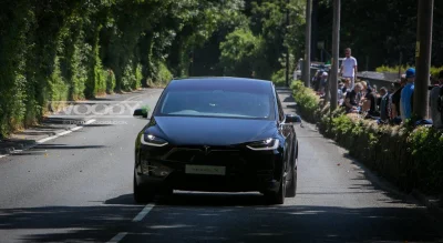 L.....m - Książę William pokonuje okrążenie wyścigu Isle of Man TT za kierownicą Mode...